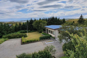 3 bedroom house with magical garden and sun room